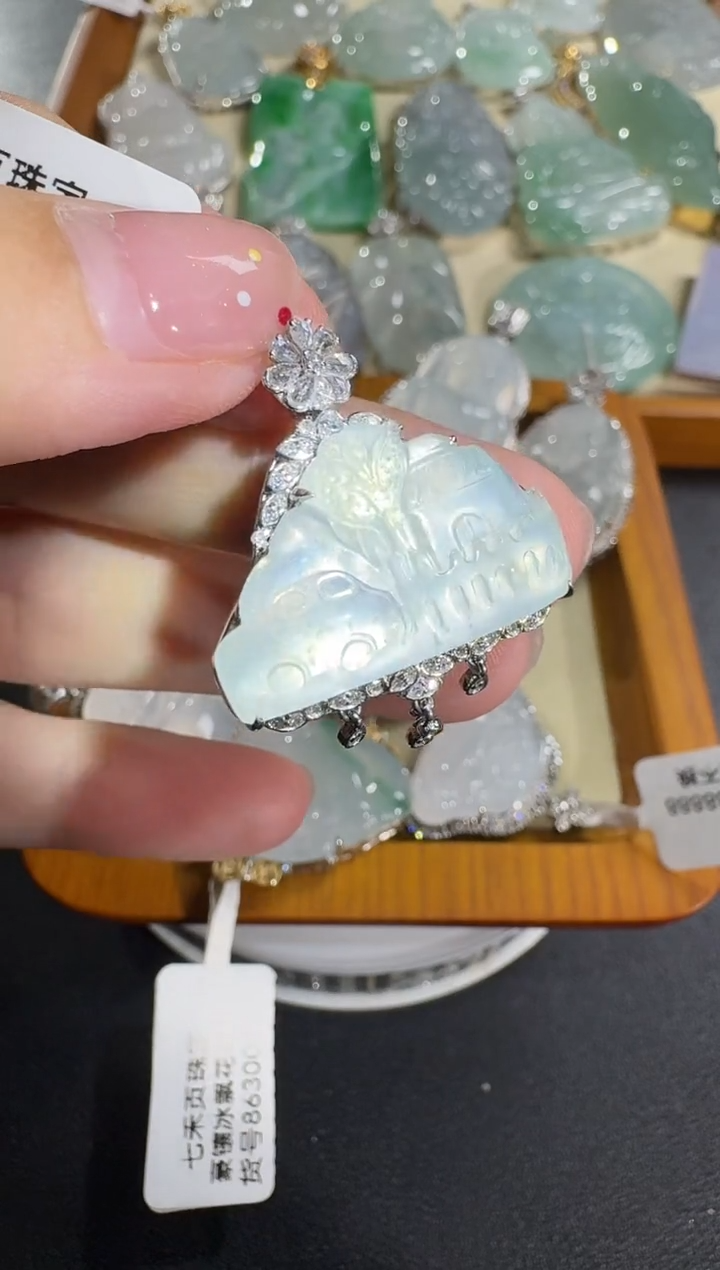 【闪购商品】翡翠吊坠(不含链)18K金镶嵌【源头工厂】钻石镶嵌