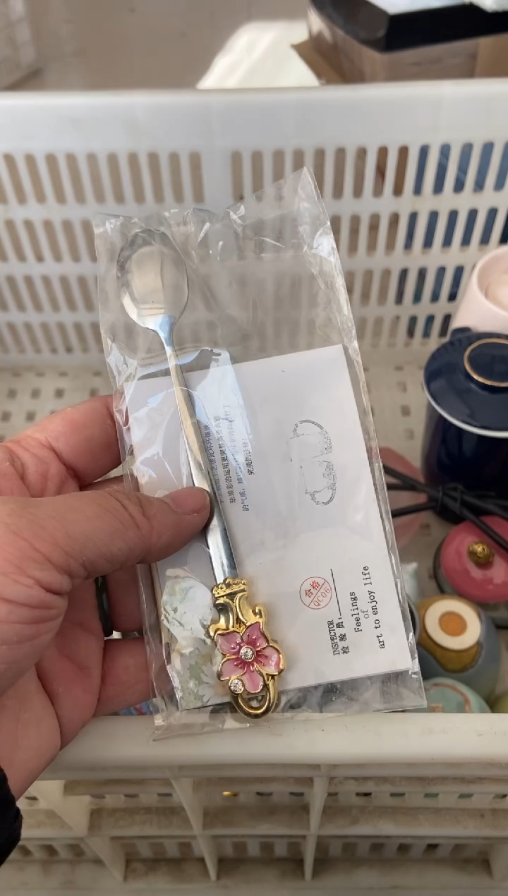 杯无运费险有瑕疵的摄影的产品有使用过的痕迹有点脏介意勿拍