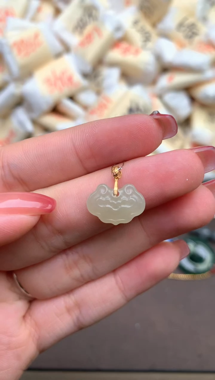 翡翠18K金镶嵌挂件—