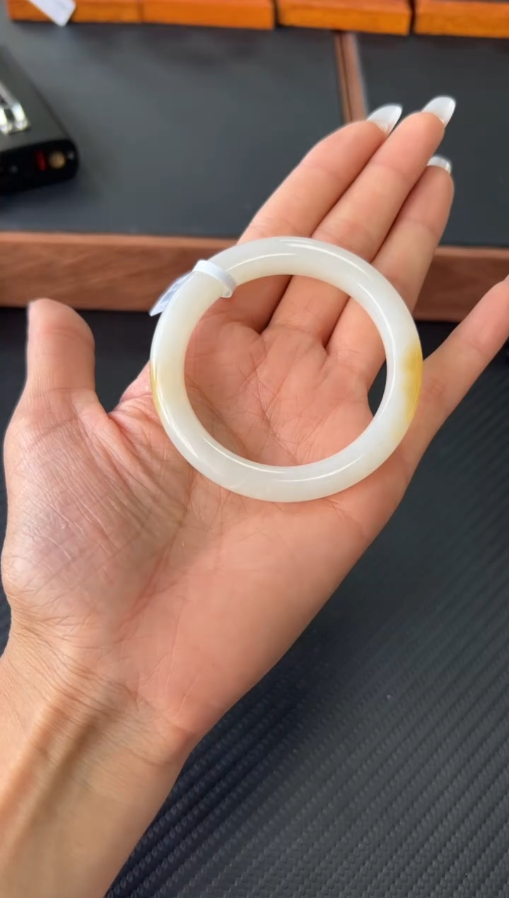 未镶嵌手镯和田玉且末金山微色差51 J M 