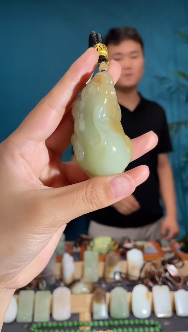 和田玉未镶嵌颈饰1