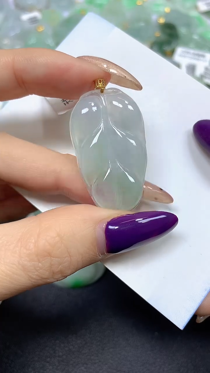 颈饰18K金镶嵌翡翠 