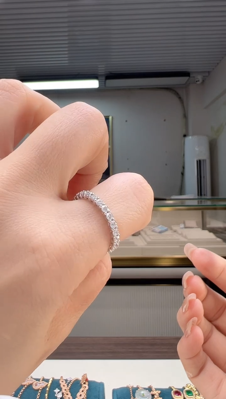 【闪购商品】钻石戒指18K金镶嵌满圈钻石戒指