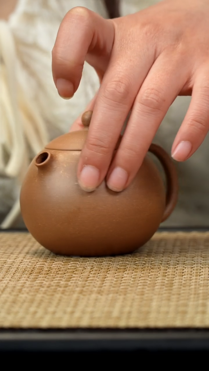 【闪购商品】紫砂茶壶老段泥鱼嘴西施160c