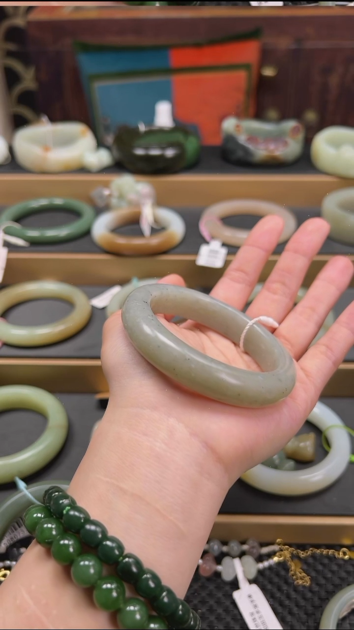 未镶嵌手镯和田玉糖青花56