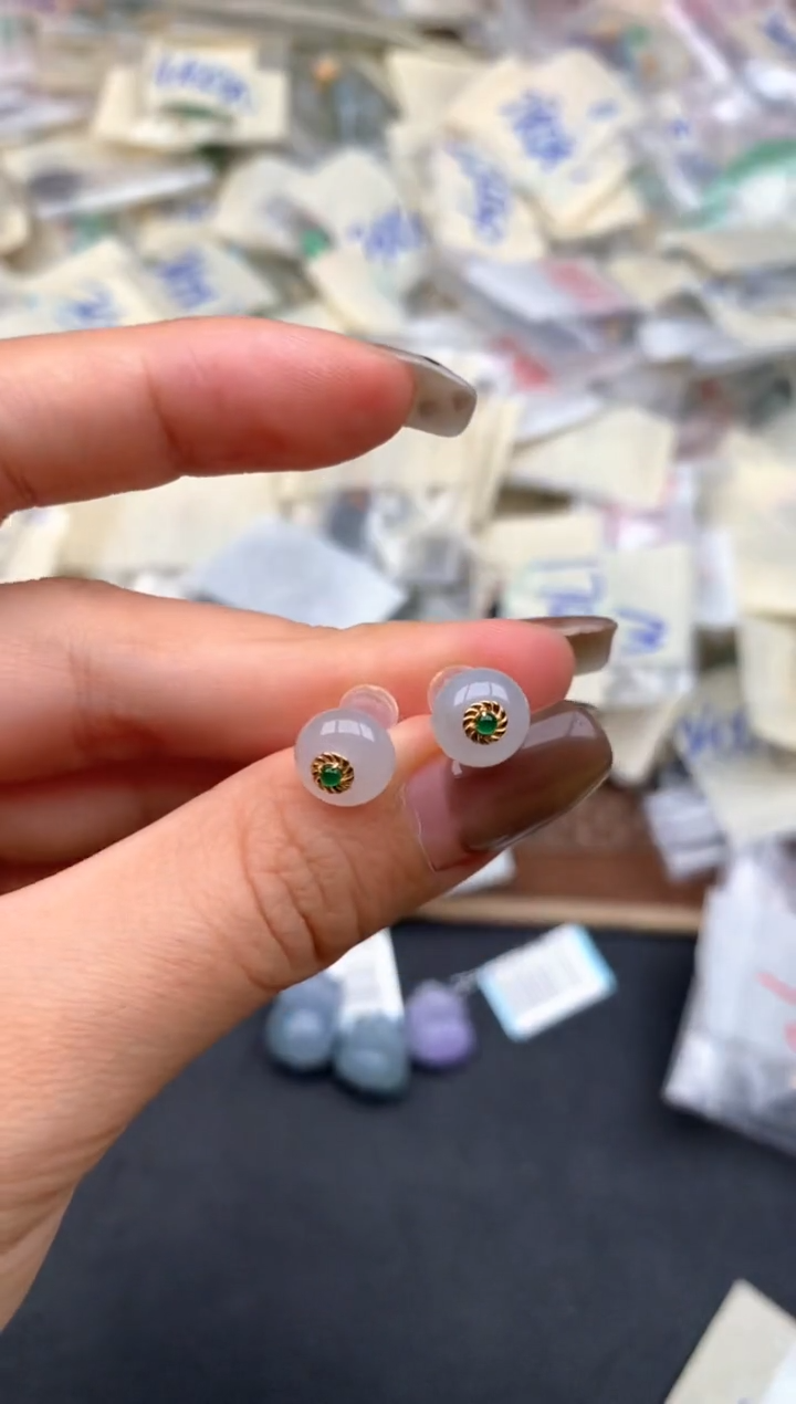 18K金镶嵌挂件翡翠一36