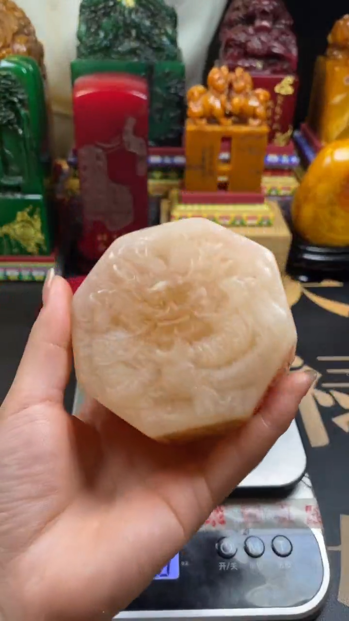 寿山石印石荔枝冻八角龙扁章