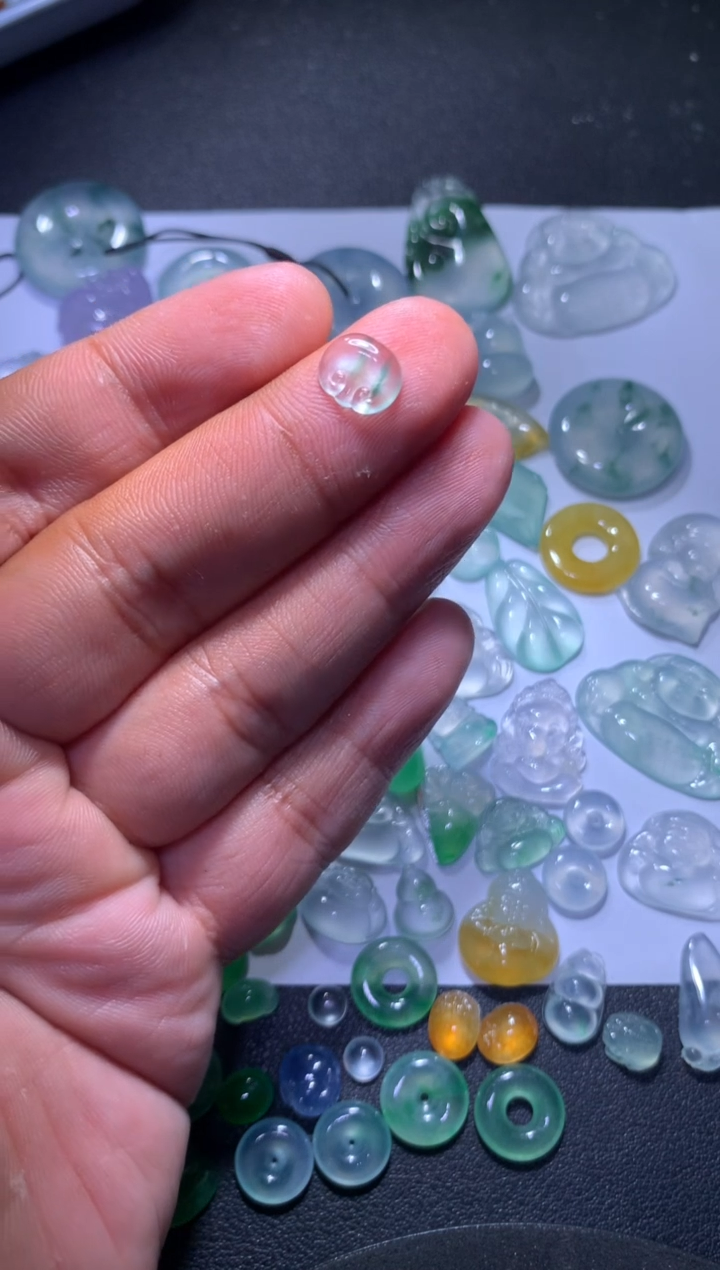 【闪购商品】翡翠颈饰未镶嵌如意