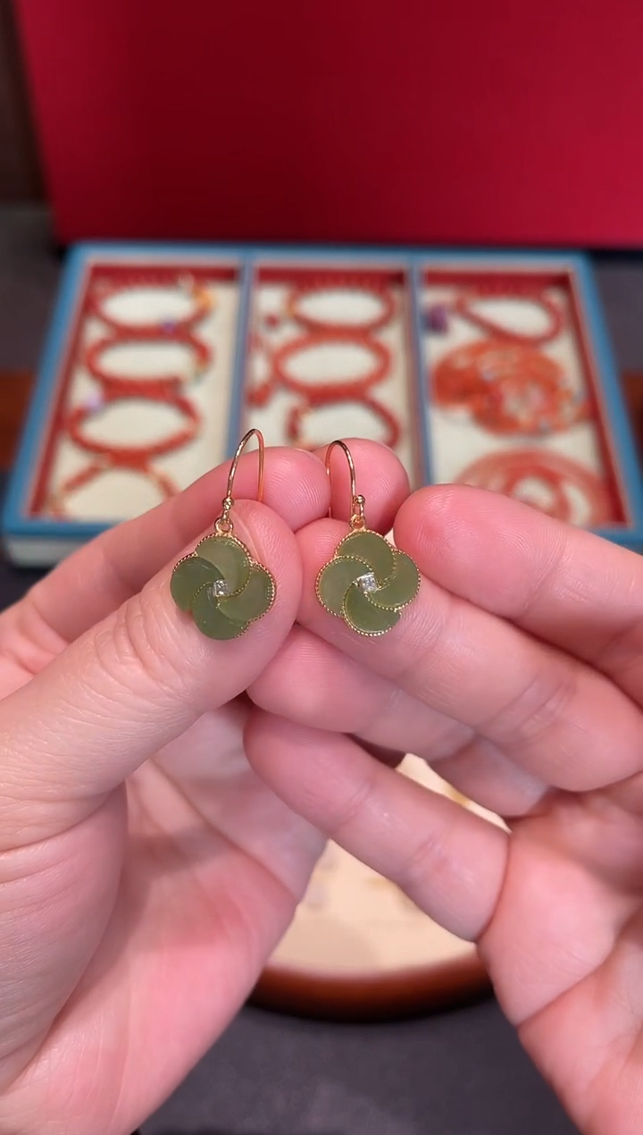 颈饰银S925镀金镶嵌和田玉耳钉