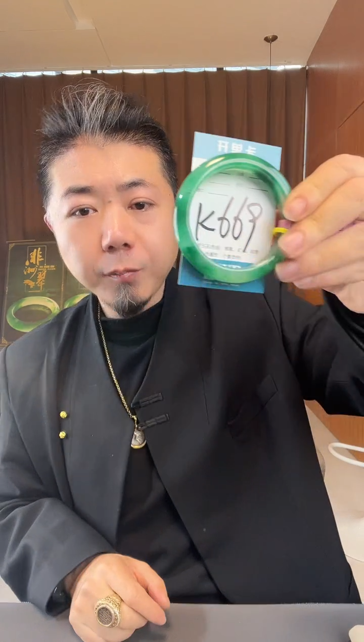 【闪购商品】石英质玉手镯未镶嵌非洲翠