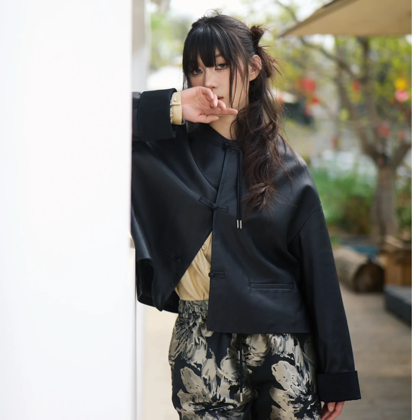 玛丝恩迪立领长袖设计感褶皱皮衣短款女装春秋常规款中国风45497