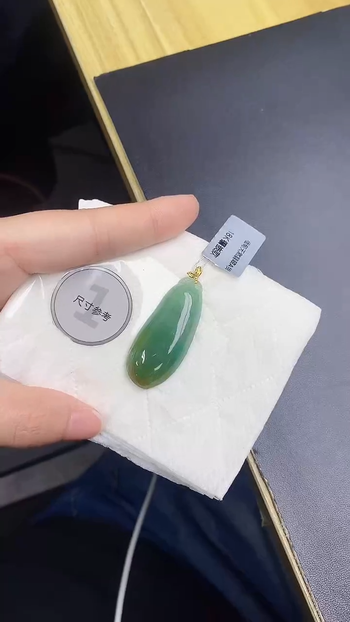 颈饰18K金镶嵌翡翠天然缅甸A货百元以上9元证书费自理