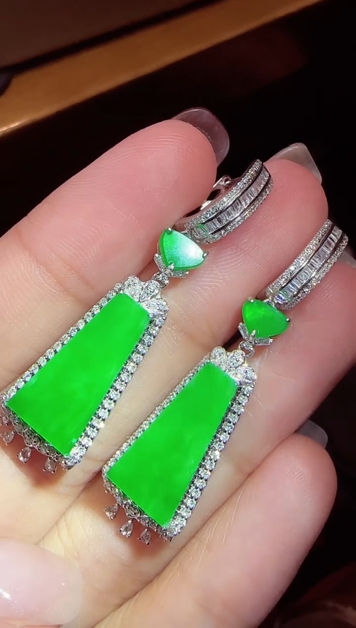 【闪购商品】翡翠耳环18K金镶嵌无事牌