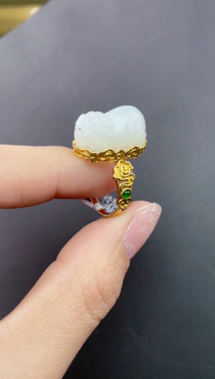 【闪购商品】和田玉戒指18K金镶嵌白玉貔貅戒指