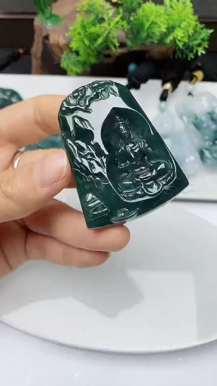 【闪购商品】翡翠颈饰未镶嵌         