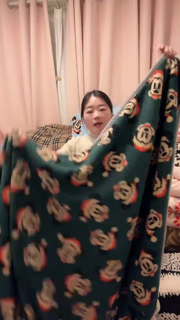 聚酯纤维1.5-2包边-绿低米奇-盖毯-随机发