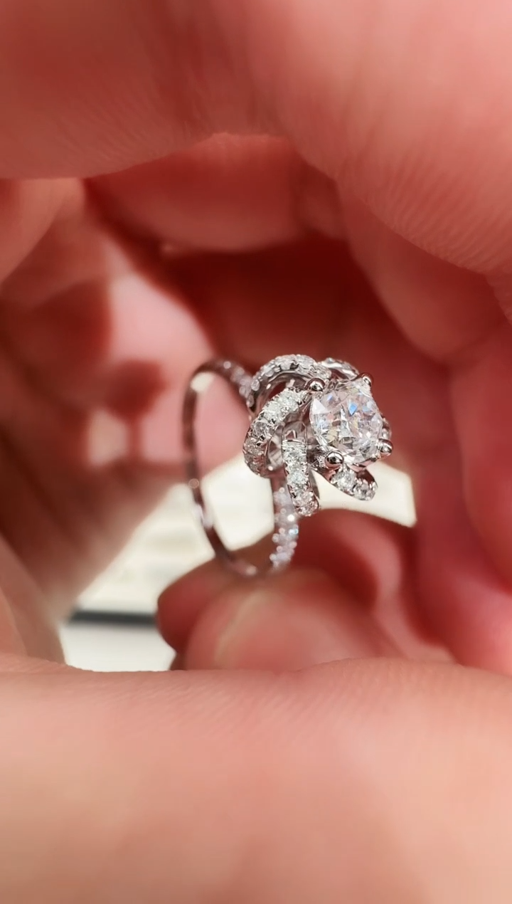 【闪购商品】钻石戒指/指环18K金镶嵌k白戒指2.18g