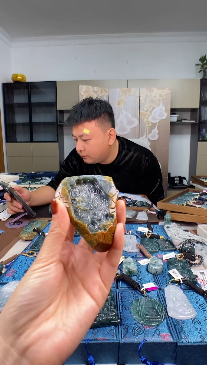 颈饰未镶嵌翡翠请****主   多样性发其一