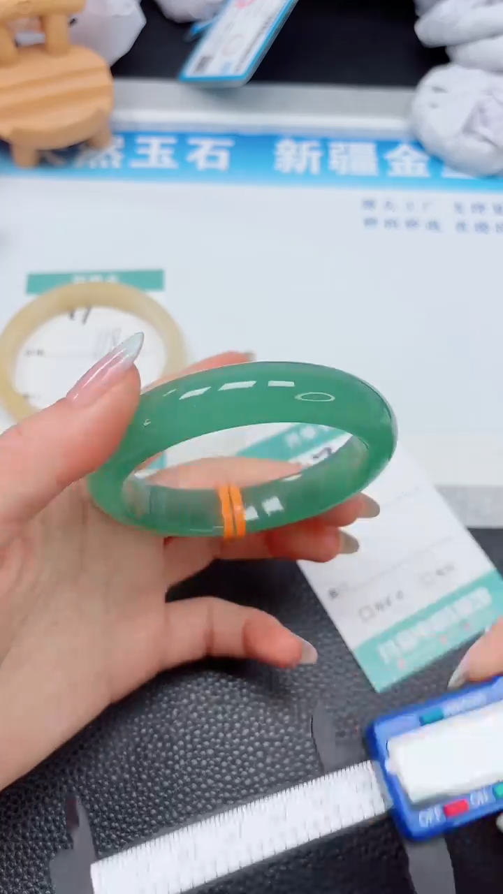 【闪购商品】石英质玉手镯未镶嵌92---60