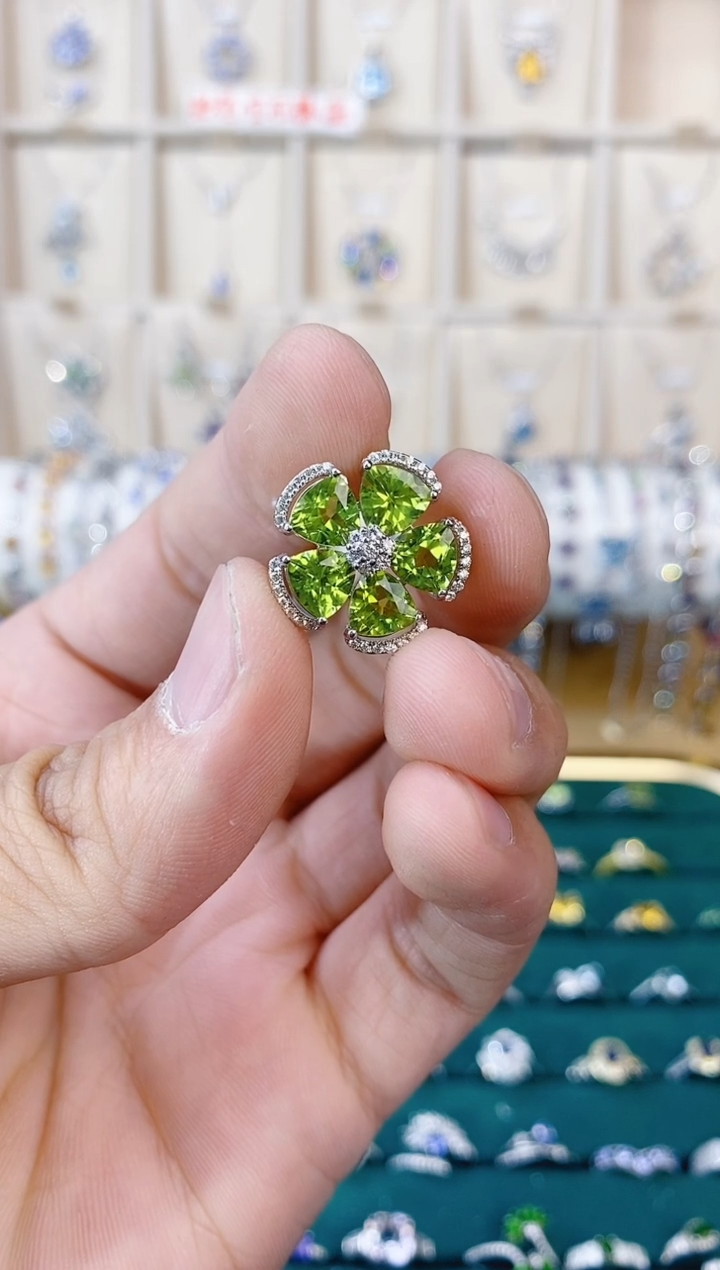 【闪购商品】橄榄石吊坠银S925镶嵌带证书不带链子