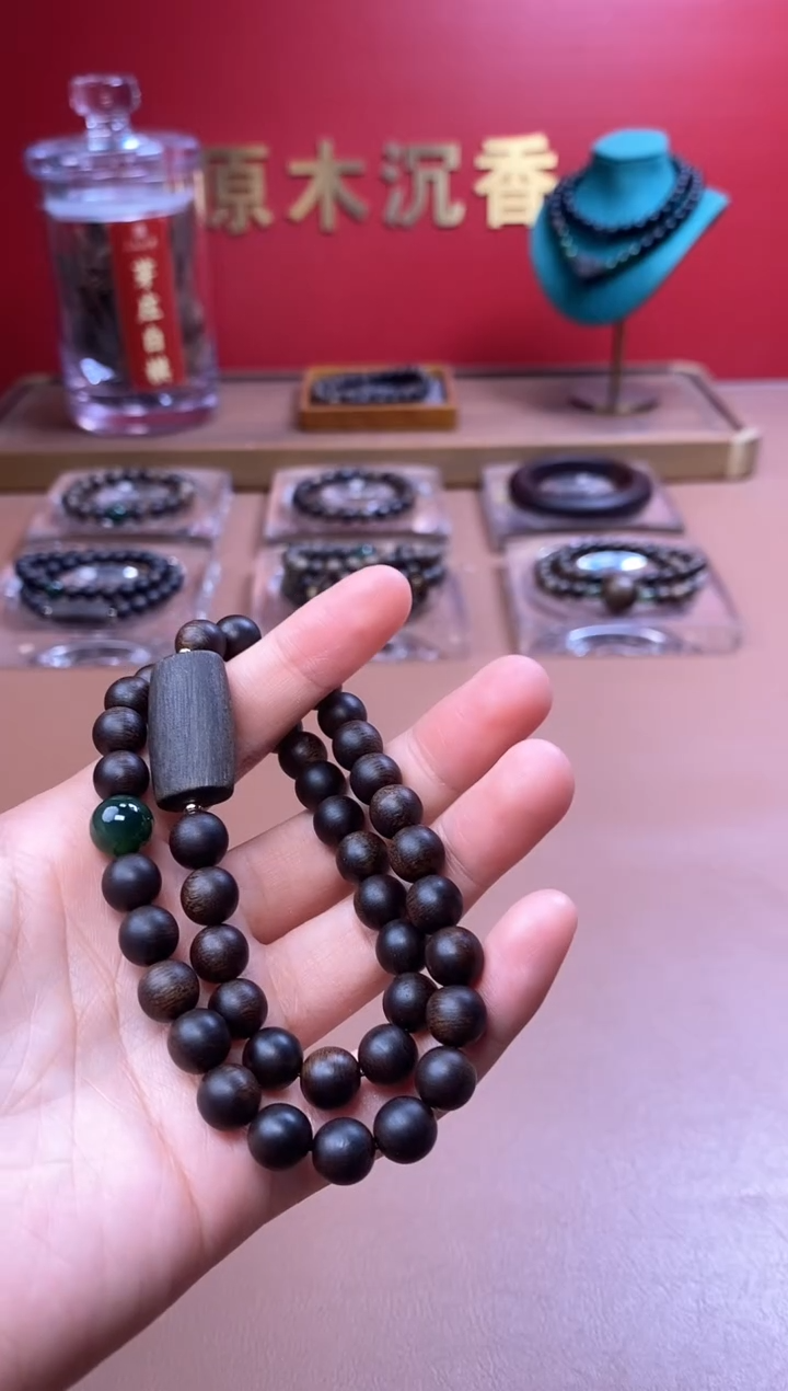 手串沉香木雕刻雷击顶珠+越南芽庄白棋楠08两圈