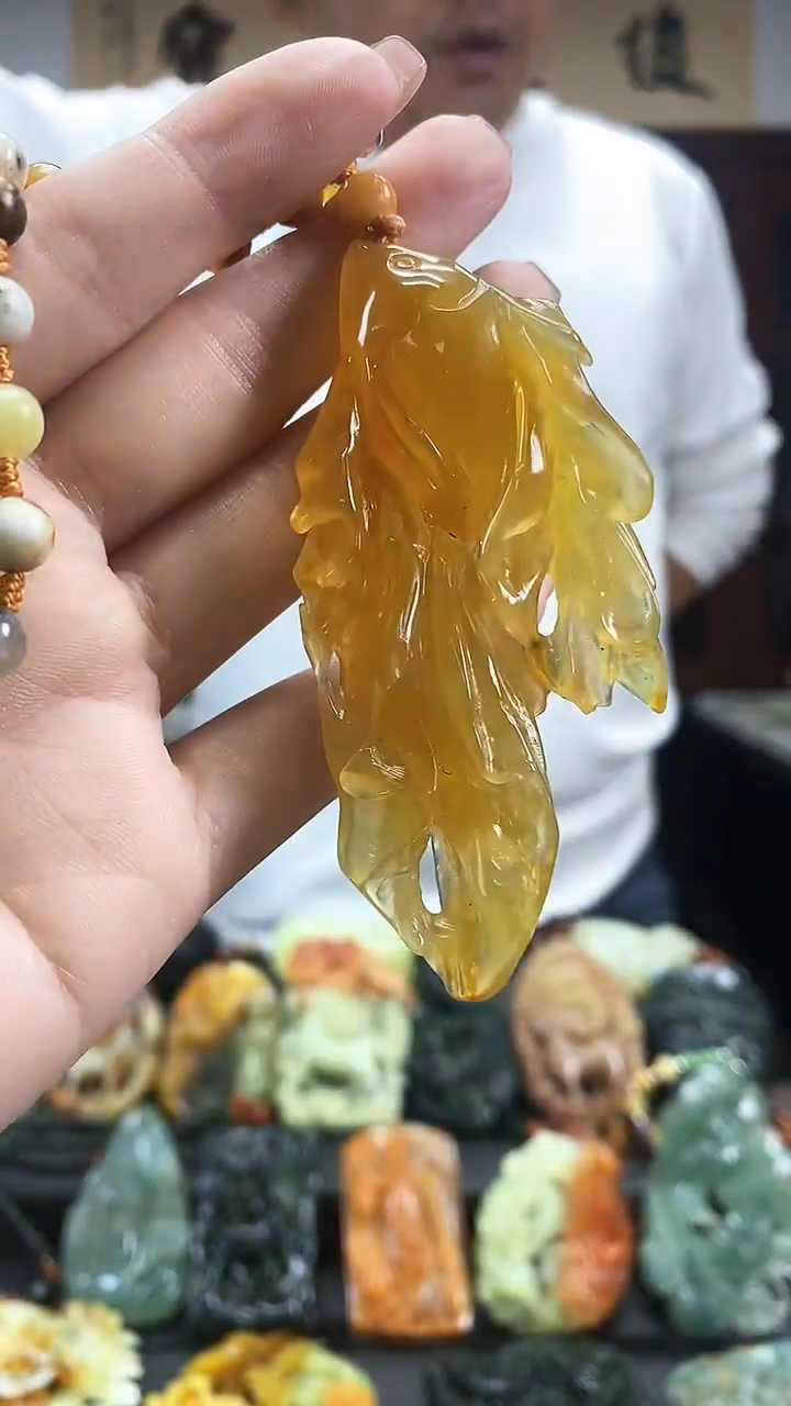 【闪购商品】蛇纹石玉吊坠未镶嵌`