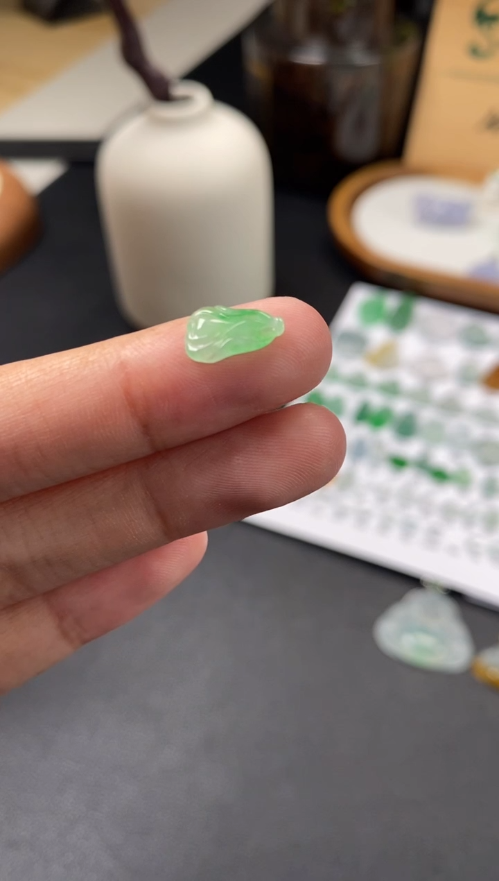 翡翠未镶嵌颈饰翡翠冰种裸石