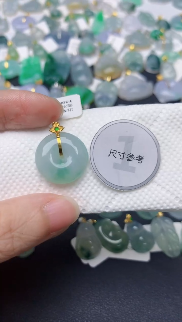颈饰18K金镶嵌翡翠天然缅甸A货翡翠