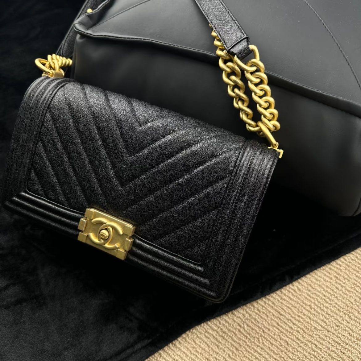 99新 Chanel/香奈儿 leboy经典中号黑金鱼子酱V纹包