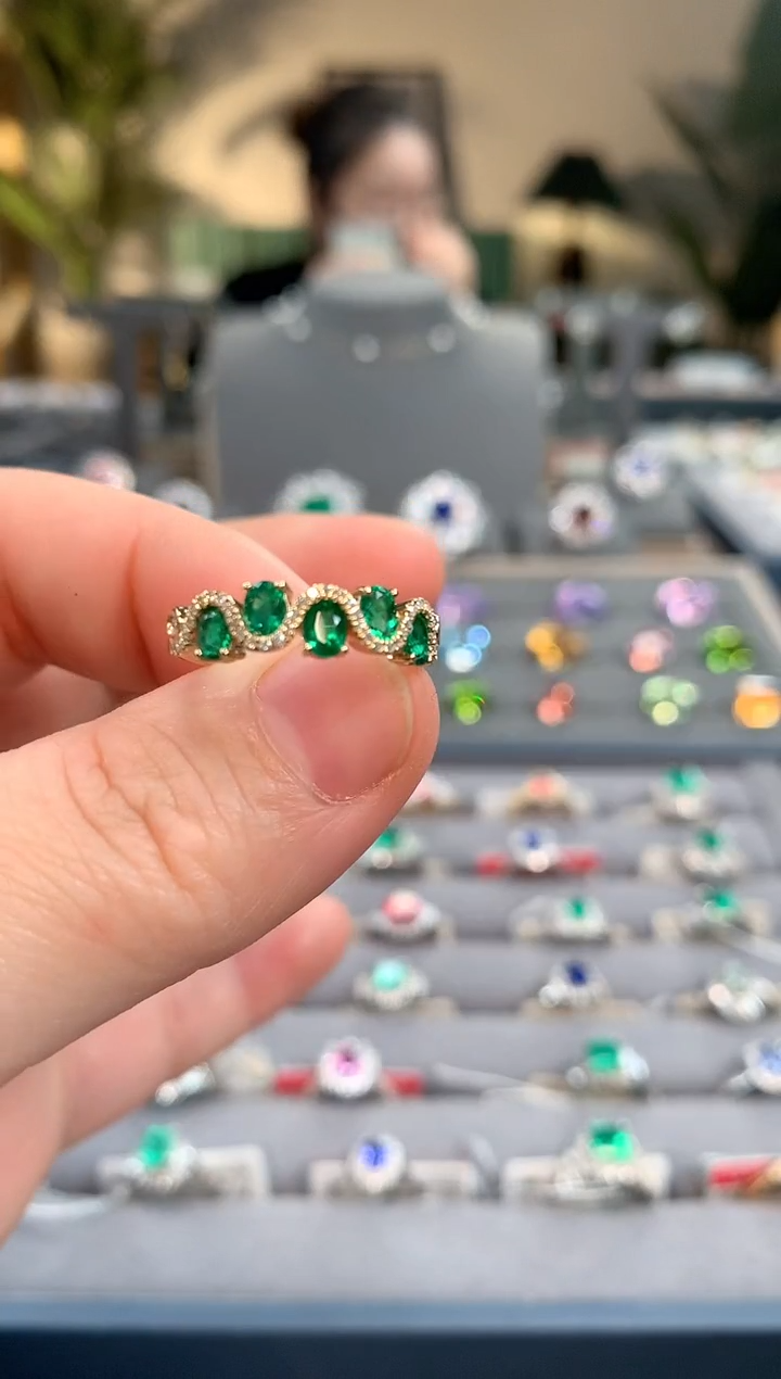 【闪购商品】祖母绿戒指18K金镶嵌祖母绿