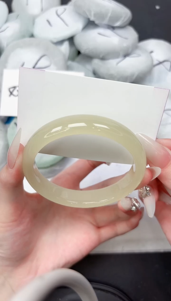 未镶嵌手镯石英质玉357-64.2