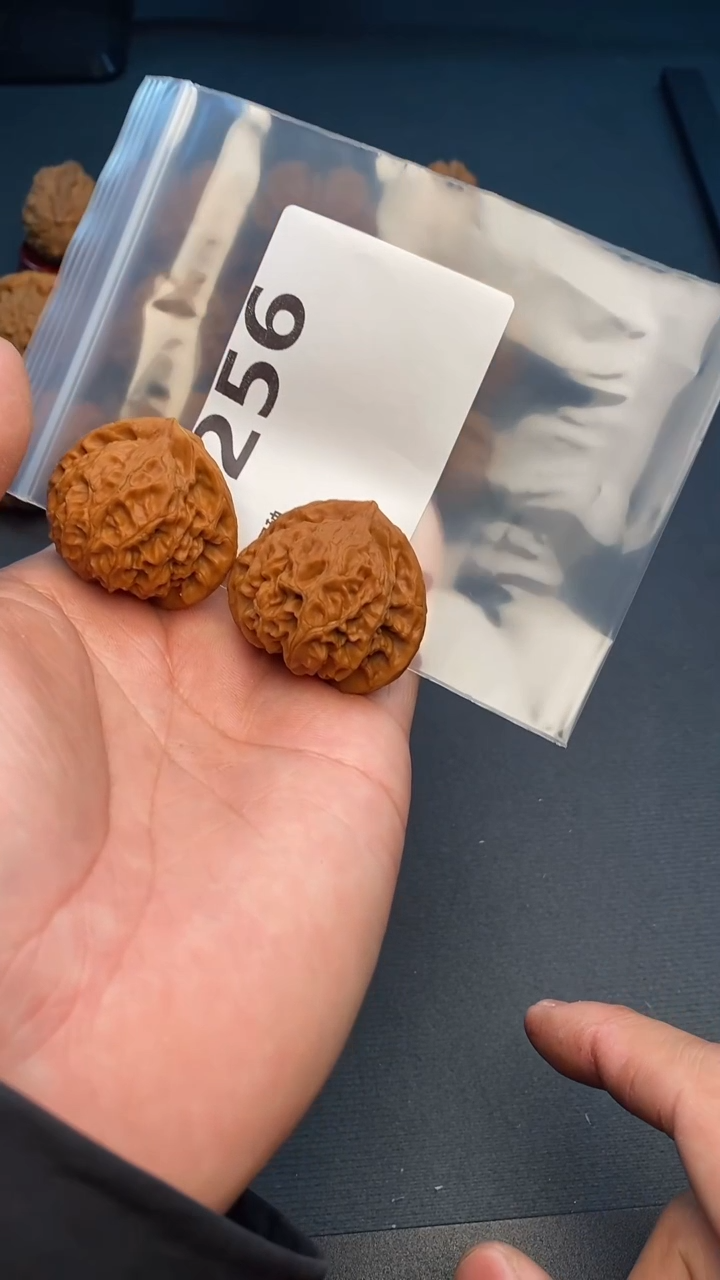 【闪购商品】文玩核桃吊坠256号38尺寸全品宫灯