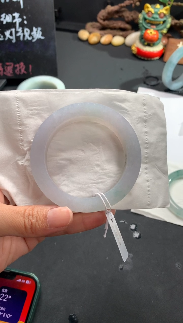 定制翡翠手镯未镶嵌粉底飘花正圈56