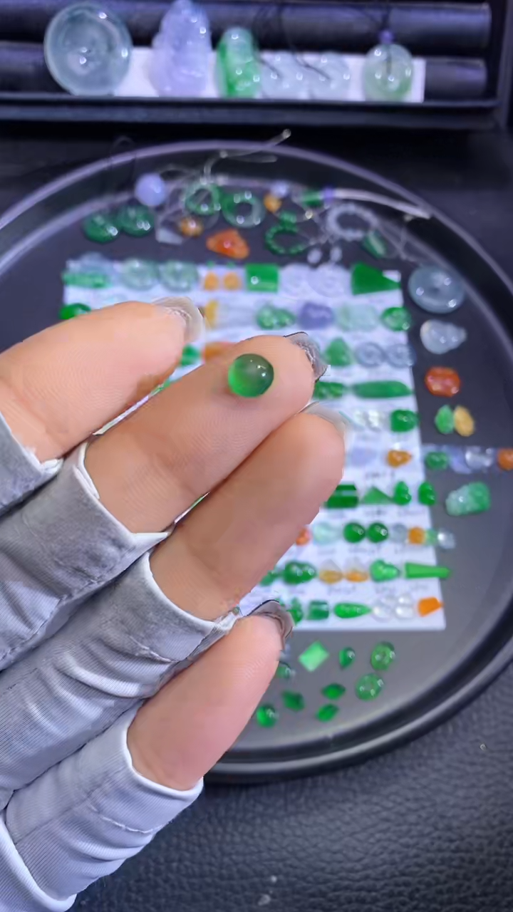 未镶嵌挂件翡翠蛋面