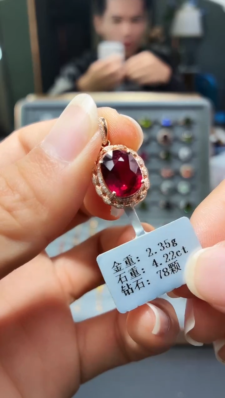 颈饰18K金镶嵌碧玺4.22.