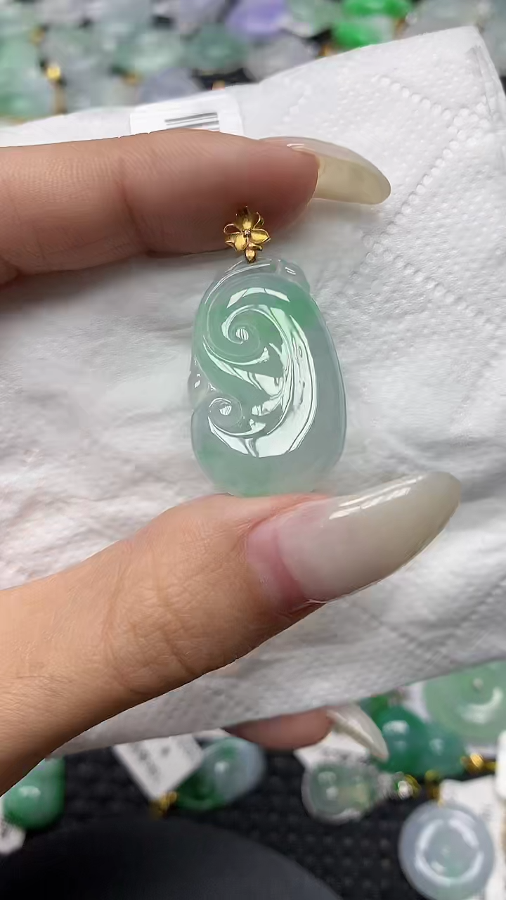 颈饰18K金镶嵌翡翠11111111111