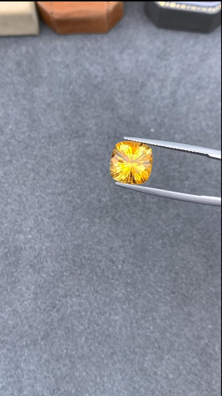 【闪购商品】黄晶裸石未镶嵌5.49克拉