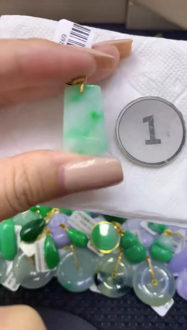 颈饰未镶嵌翡翠天然缅甸翡翠A货