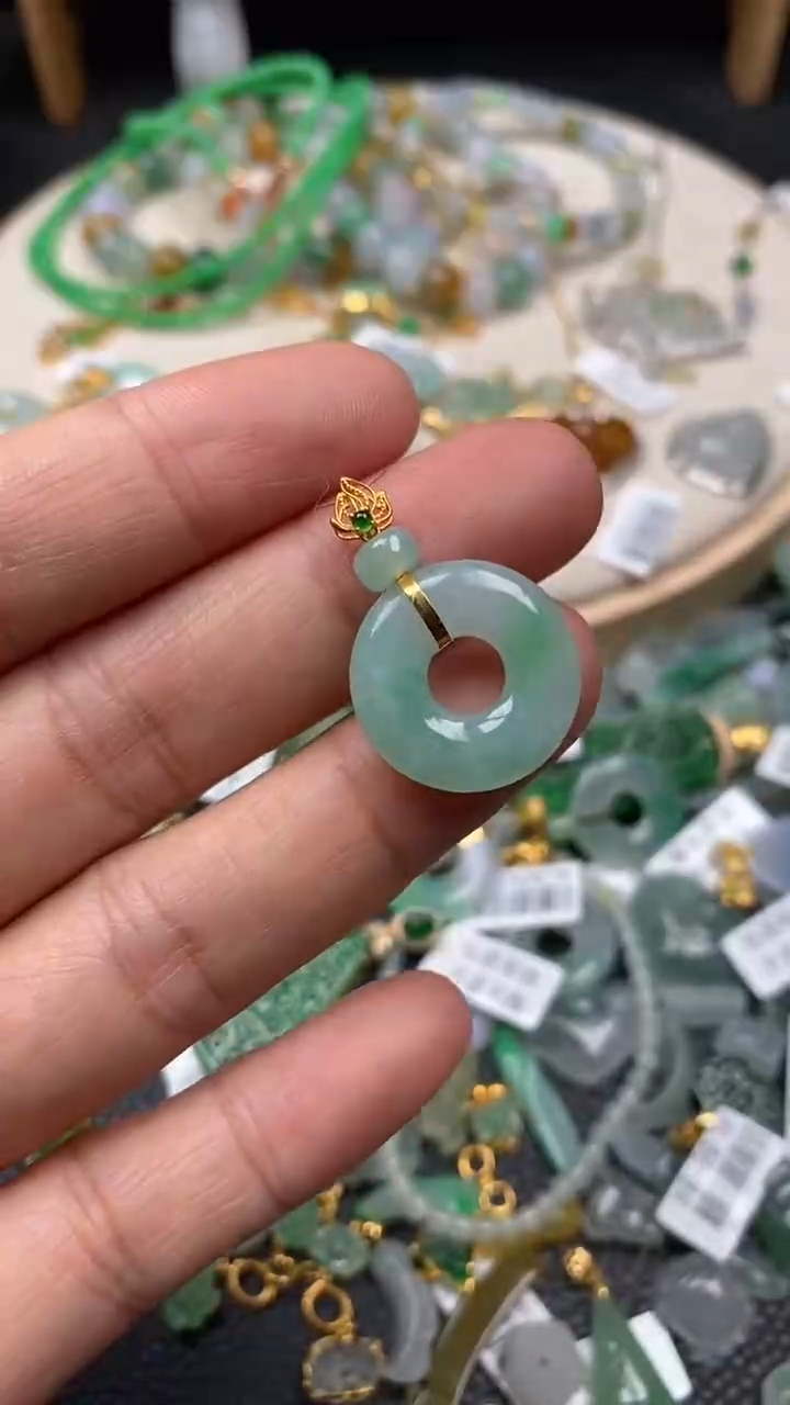 【闪购商品】翡翠颈饰18K金镶嵌翡翠净货27180