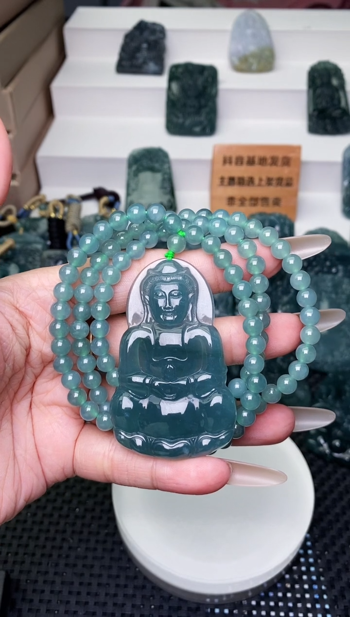 颈饰未镶嵌翡翠 