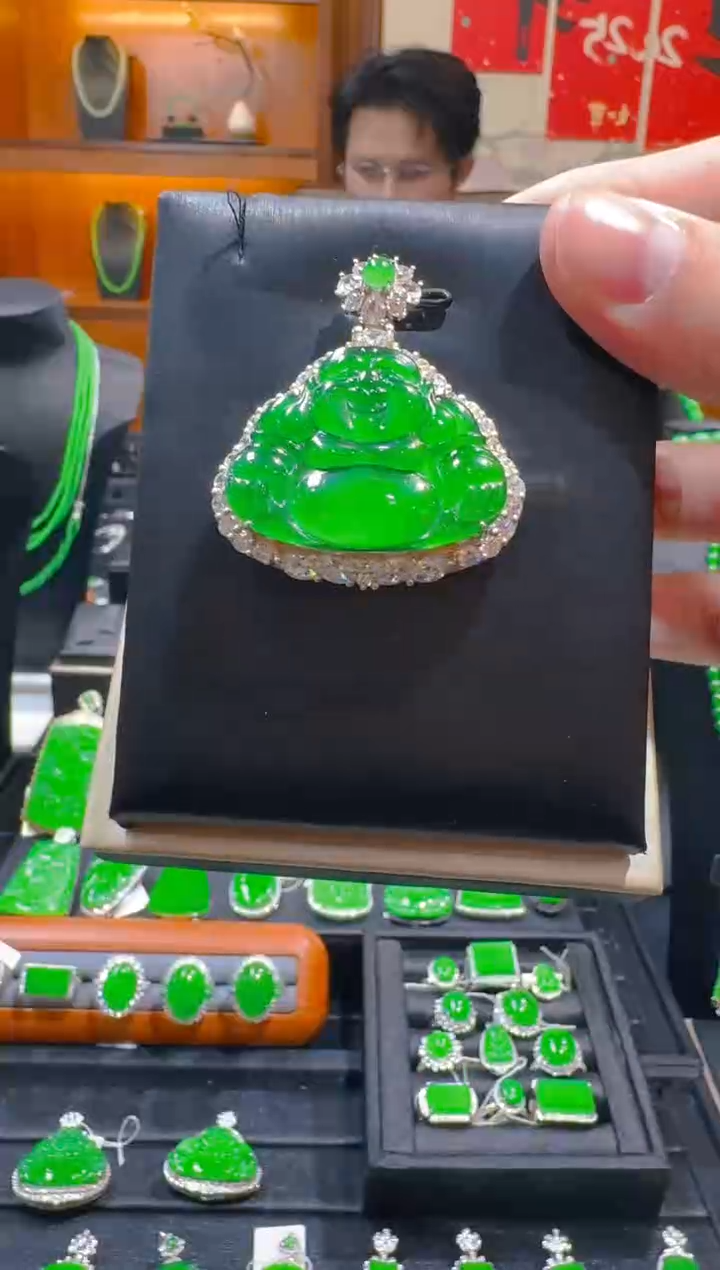 【闪购商品】翡翠吊坠(赠链)银S925镶嵌天然A货翡翠