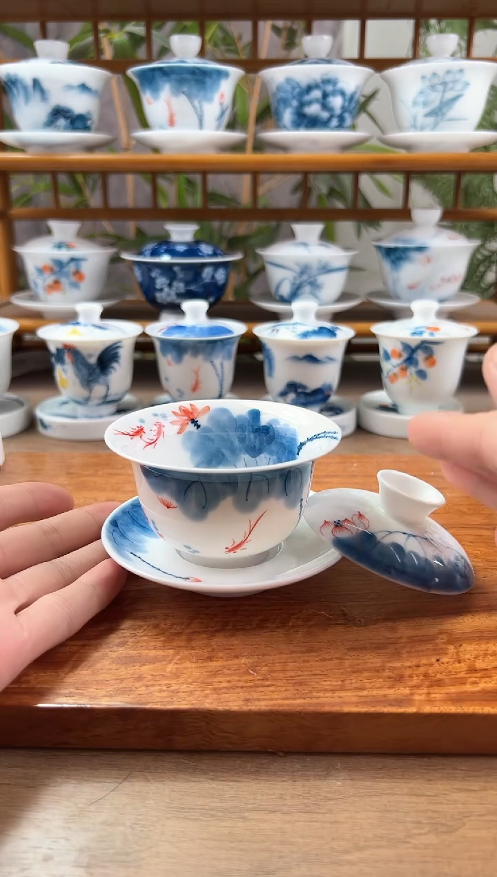 微瑕线条莲130ml內绘盖碗