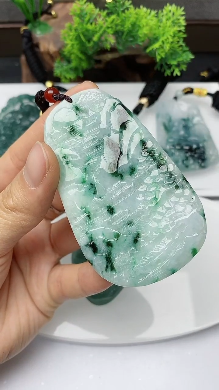 【闪购商品】翡翠颈饰未镶嵌          