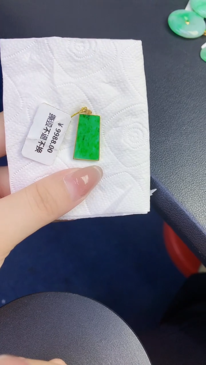 颈饰18K金镶嵌翡翠缅甸天然翡翠A货