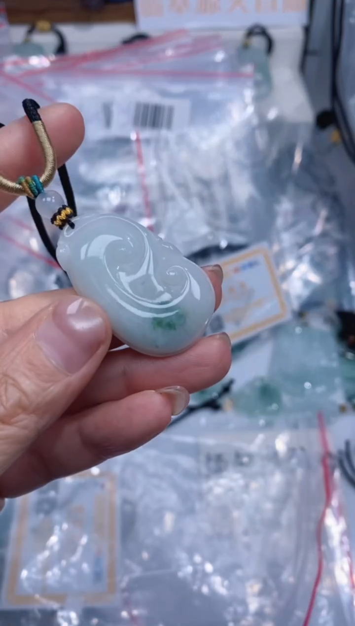 颈饰未镶嵌翡翠吊坠