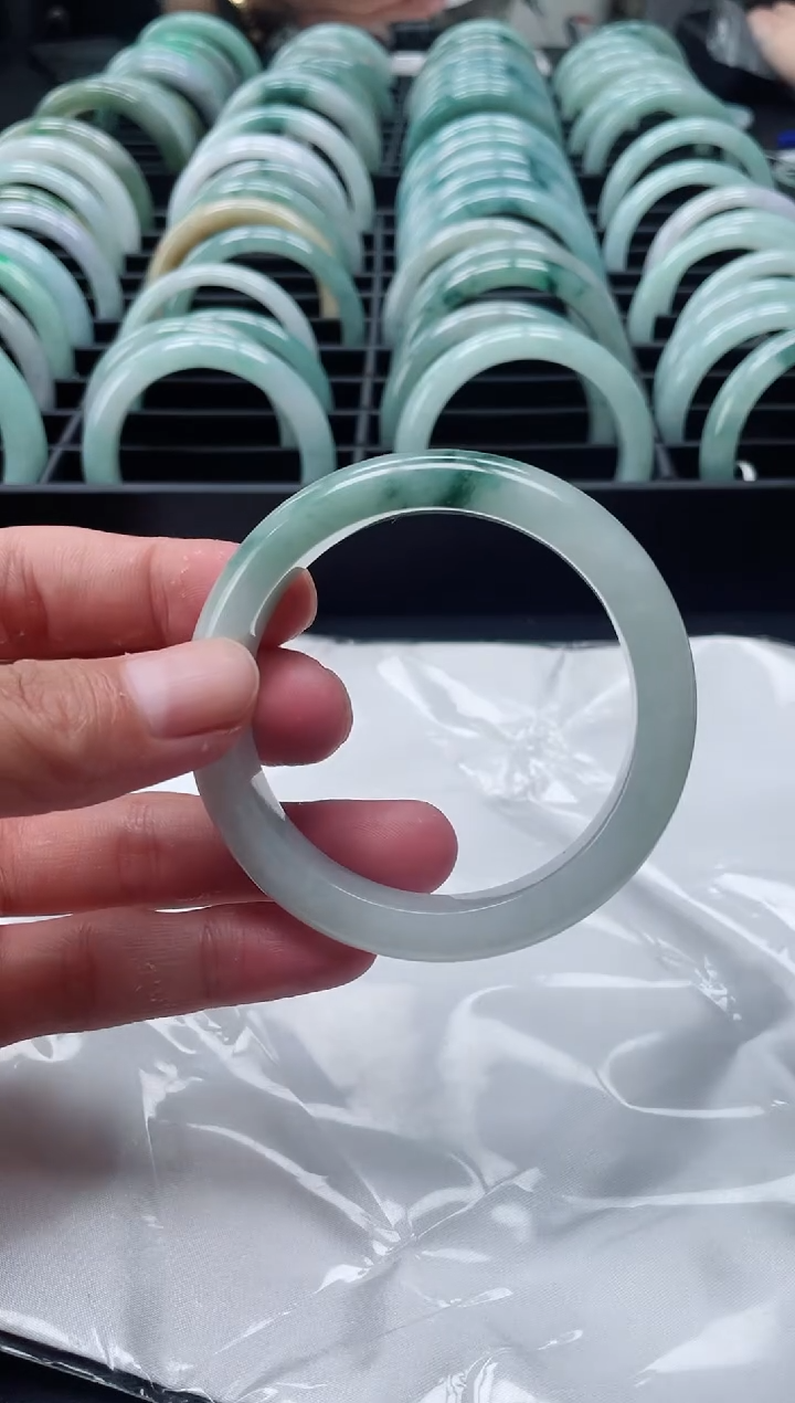 翡翠手镯未镶嵌天然缅甸翡翠A货