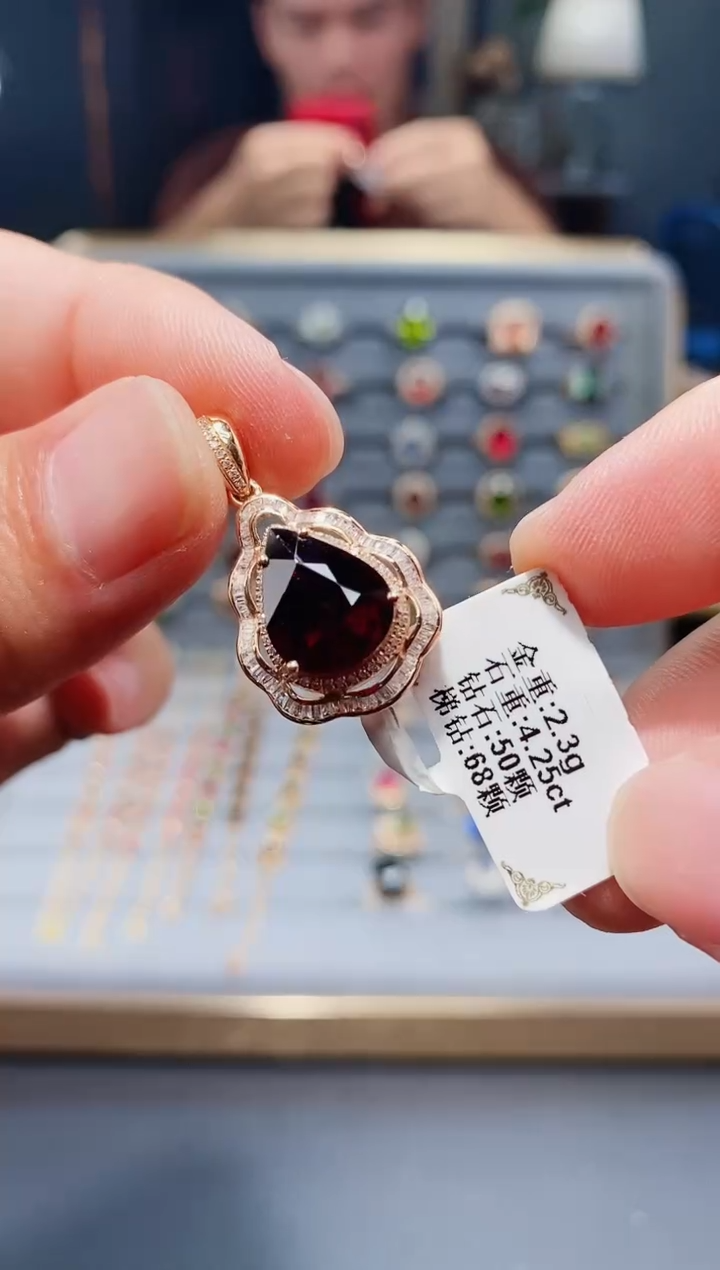 颈饰18K金镶嵌碧玺4.25.