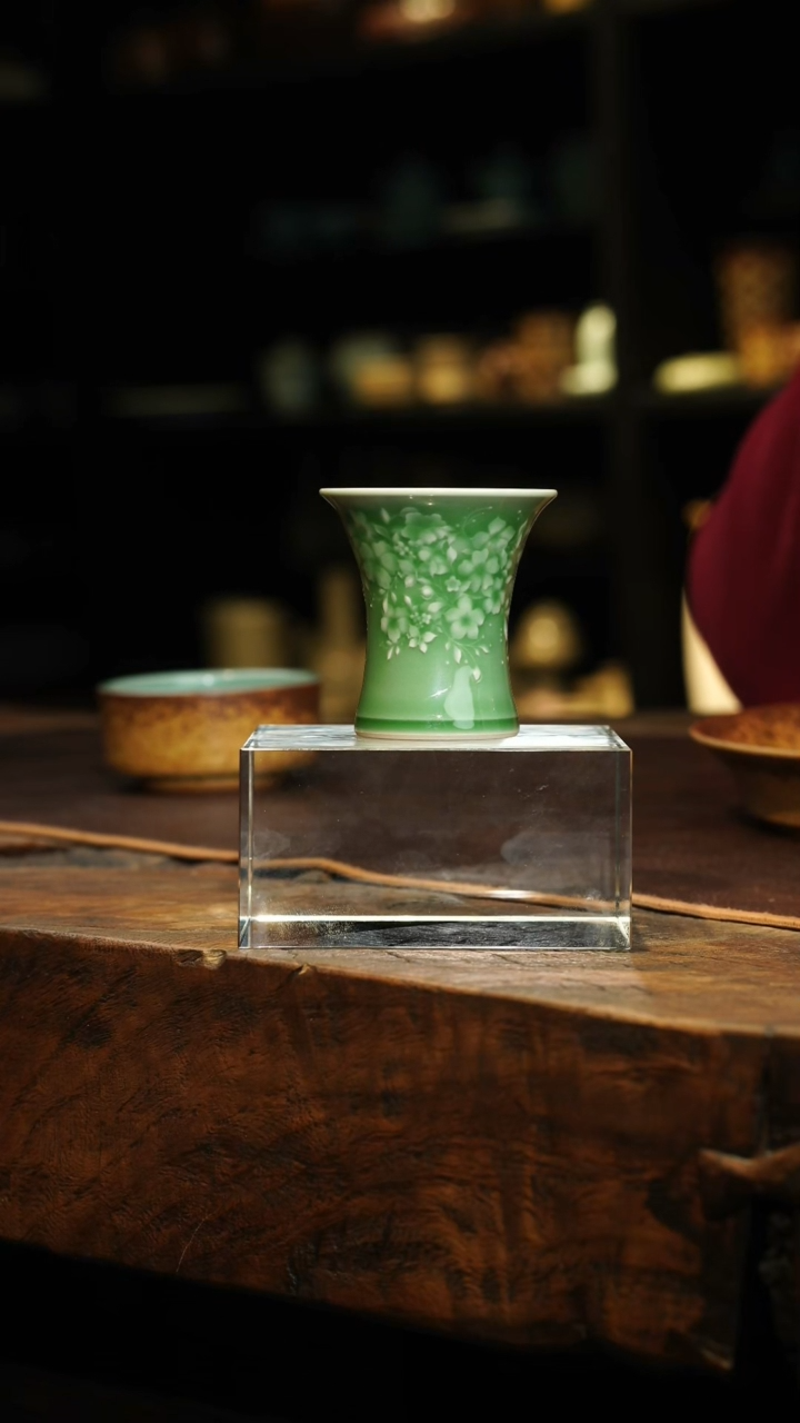 【闪购商品】瓷片李斌 梅子青 繁花束腰杯