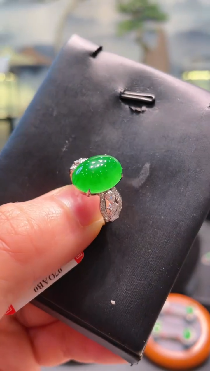 【闪购商品】翡翠颈饰18K金镶嵌A43戒指