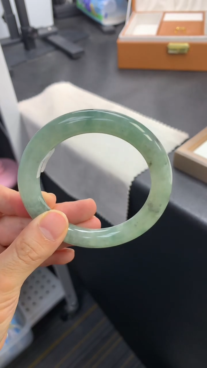 未镶嵌手镯（圆镯）翡翠退货需手镯吊牌标签完好